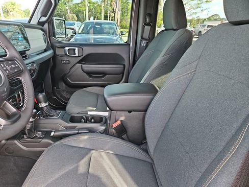 Used 2025 Jeep Wrangler Sport AWD/4WD image 8