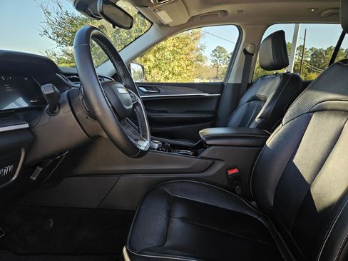 Used 2022 Jeep Grand Cherokee Limited image 11