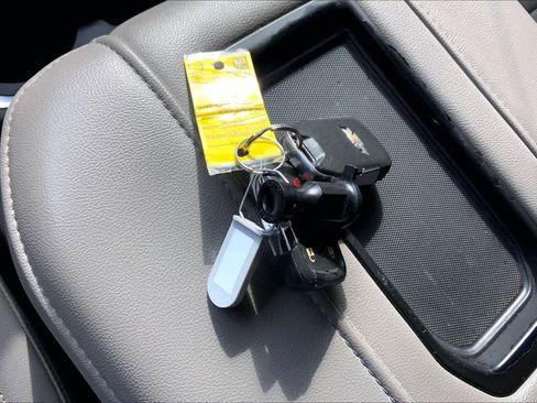 Used 2021 Chevrolet Silverado 1500 LTZ image 27