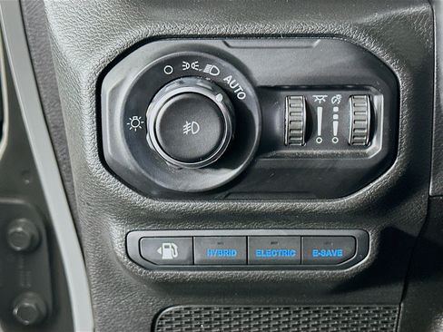 Used 2022 Jeep Wrangler Unlimited Sahara w/ Cold Weather Group AWD/4WD image 16