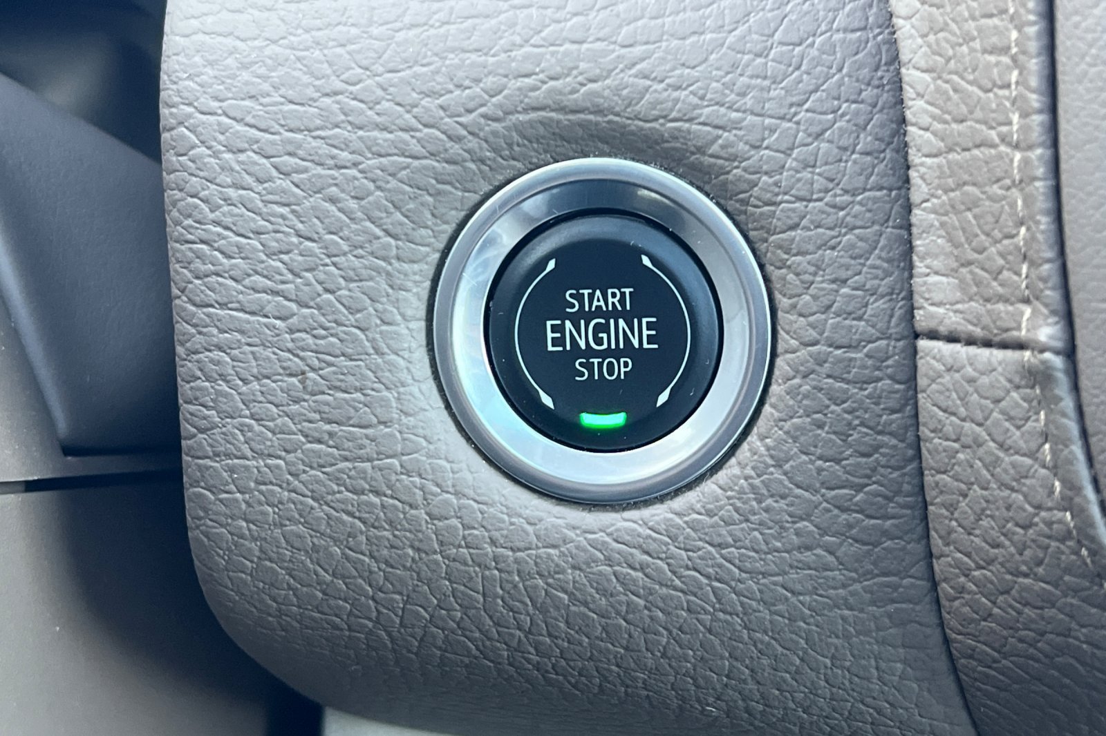 Used 2024 GMC Yukon XL Denali w/ Advanced Technology Package AWD/4WD image 22