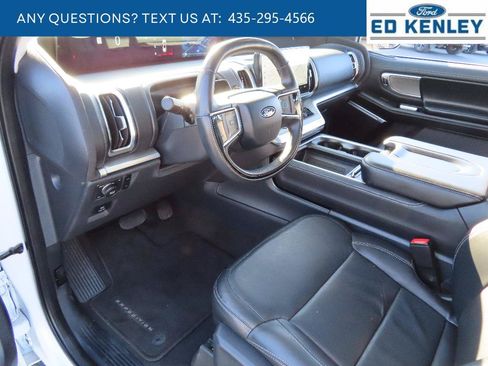 Used 2025 Ford Expedition Platinum AWD/4WD image 3