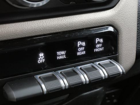 Used 2019 RAM 1500 Laramie AWD/4WD image 31