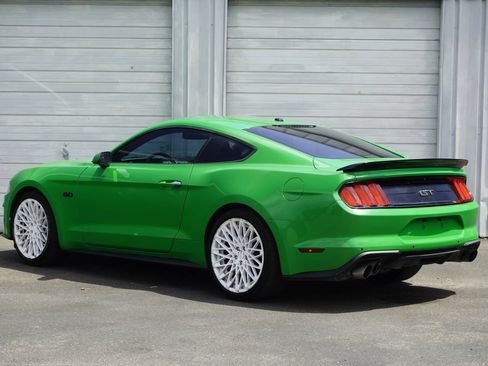 Used 2019 Ford Mustang GT RWD image 3