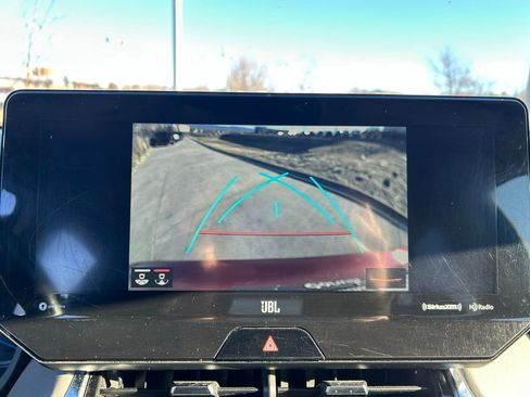 Used 2021 Toyota Venza XLE w/ Softex Package image 16