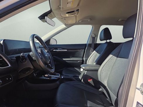 Used 2024 Kia Seltos EX image 24