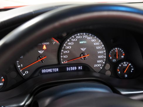 Used 2004 Chevrolet Corvette Convertible w/ Preferred Equipment Group RWD image 2