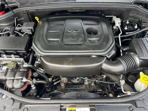 Used 2019 Jeep Grand Cherokee Altitude AWD/4WD image 27