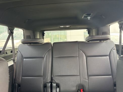 Used 2023 Chevrolet Suburban Premier image 18