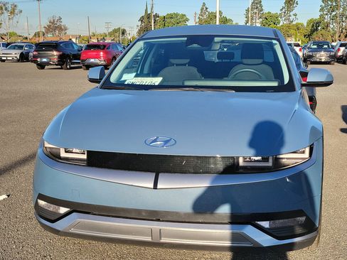 Used 2024 Hyundai Ioniq 5 SE image 2