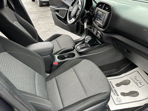 Used 2021 Kia Soul S image 27