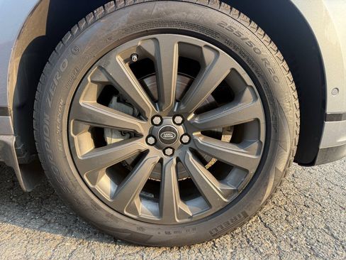 Used 2019 Land Rover Range Rover Velar R-Dynamic SE AWD/4WD image 31