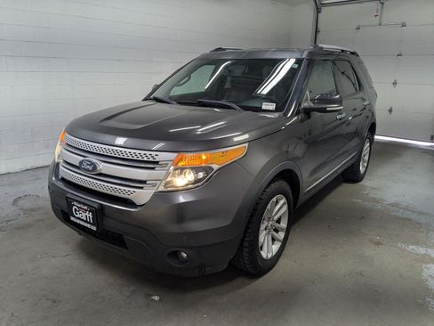 Used 2015 Ford Explorer XLT w/ Equipment Group 202B AWD/4WD image 11