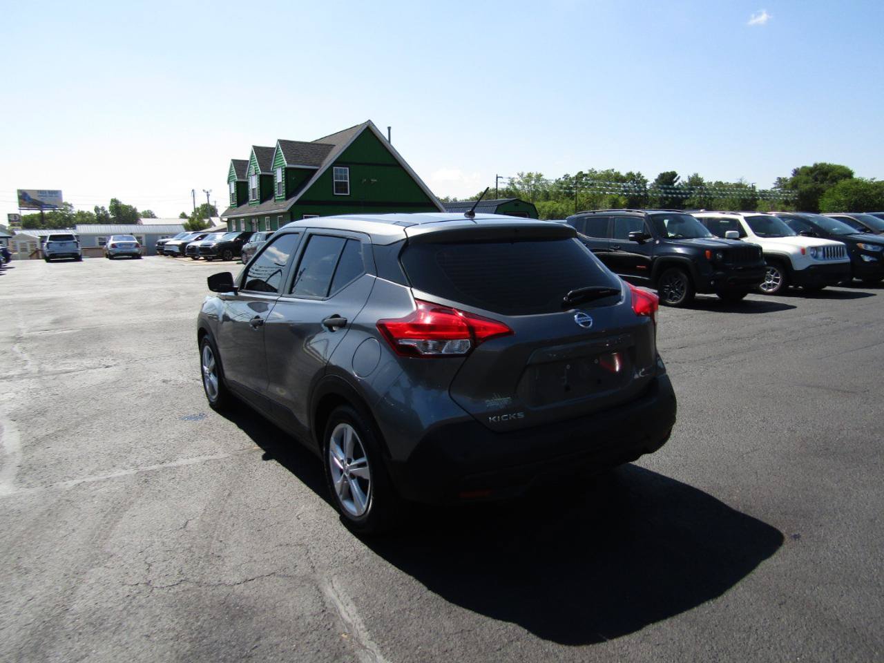 Used 2020 Nissan Kicks S FWD image 5