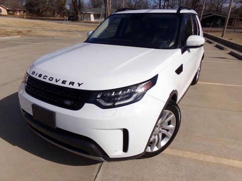 Used 2019 Land Rover Discovery HSE image 3
