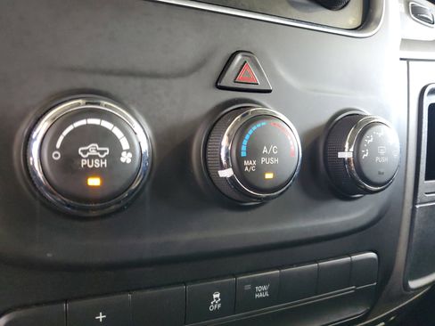 Used 2019 RAM 1500 Tradesman w/ Chrome Appearance Group RWD image 27
