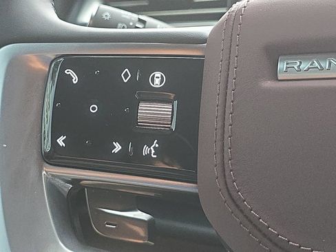 Used 2025 Land Rover Range Rover SE AWD/4WD image 17