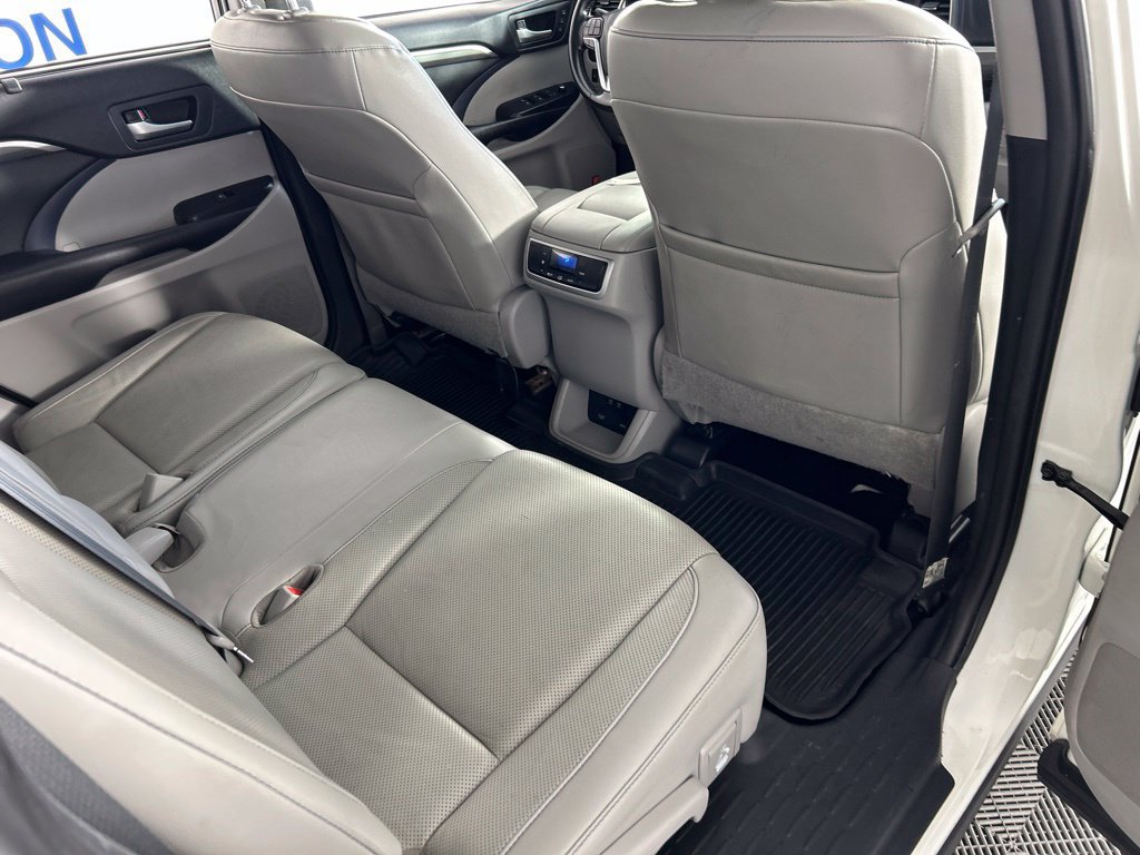 Used 2019 Toyota Highlander Limited AWD/4WD image 25