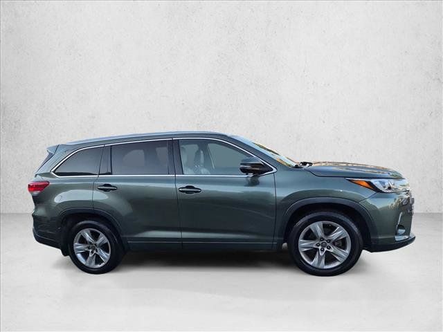 Used 2017 Toyota Highlander Limited w/ Carpet Mat Package AWD/4WD image 4