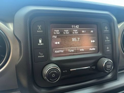 Used 2021 Jeep Wrangler Sport AWD/4WD image 9