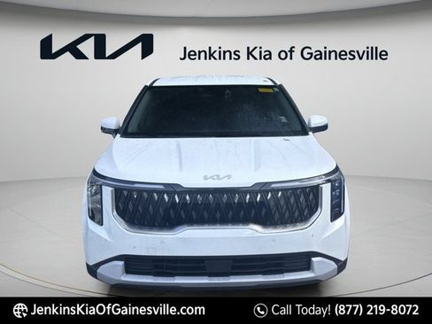 Used 2025 Kia Carnival FWD image 2