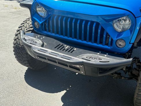 Used 2015 Jeep Wrangler Unlimited Sahara AWD/4WD image 38