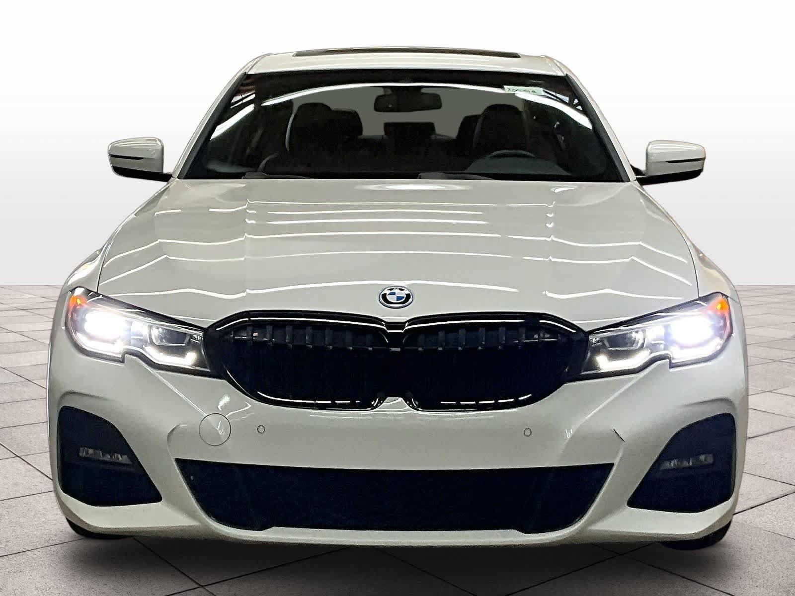 Used 2022 BMW 330e w/ M Sport Package RWD image 3
