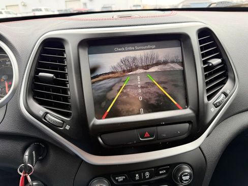 Used 2016 Jeep Cherokee Trailhawk w/ Leather Interior Group image 8