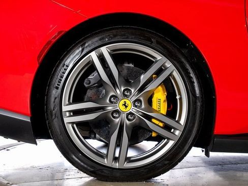Used 2019 Ferrari Portofino image 18