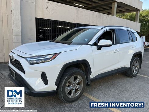 Used 2022 Toyota RAV4 XLE AWD/4WD image 2