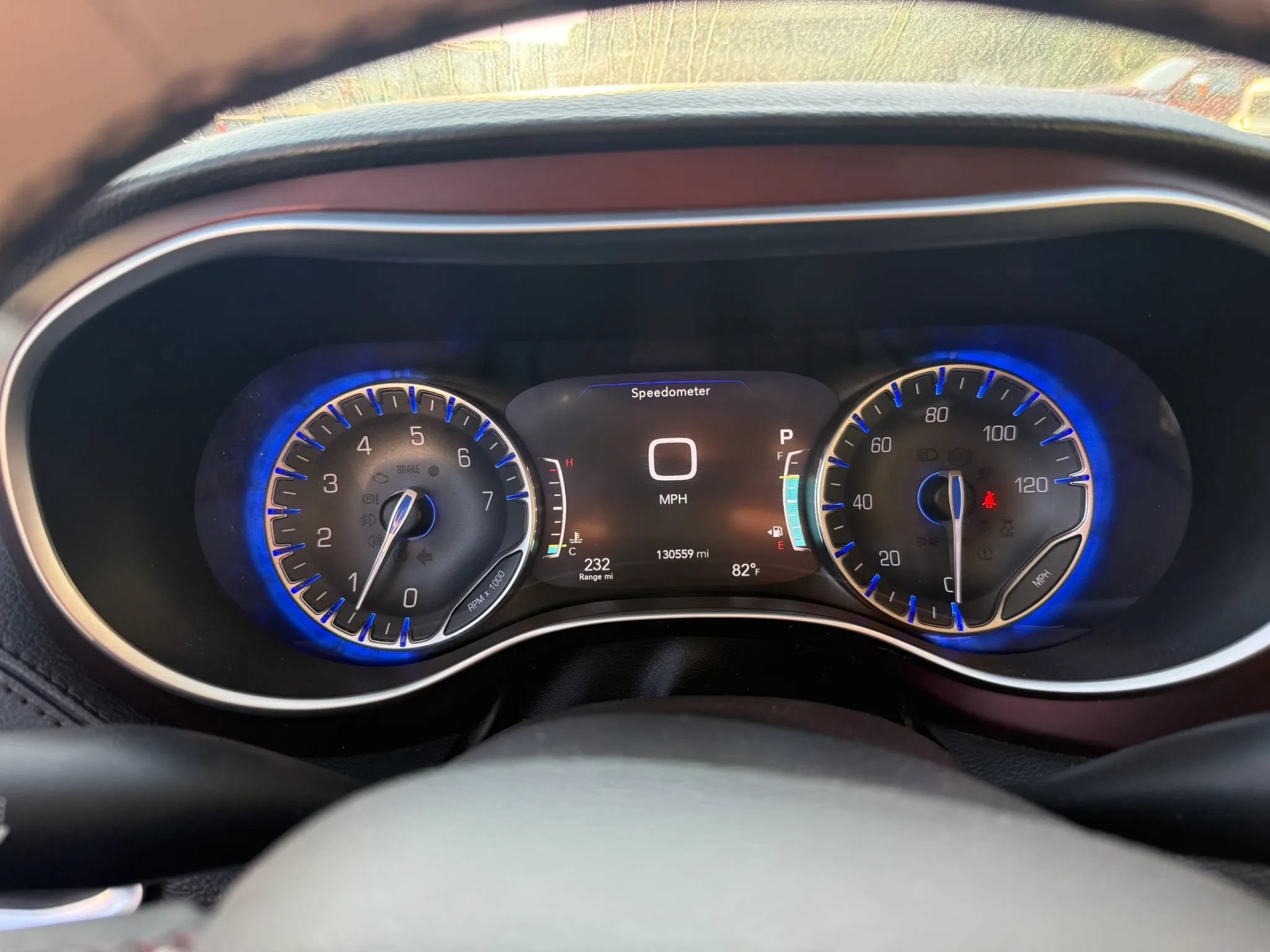 Used 2017 Chrysler Pacifica Limited w/ UConnect Theater Package FWD image 9