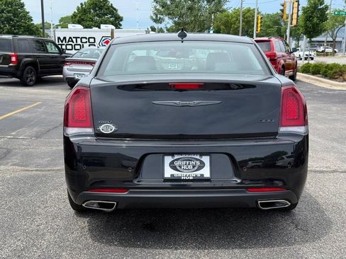 Used 2023 Chrysler 300 Touring L w/ Popular Equipment Group AWD/4WD image 4