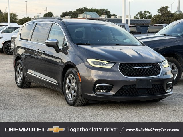 Used 2022 Chrysler Pacifica Limited FWD image 1
