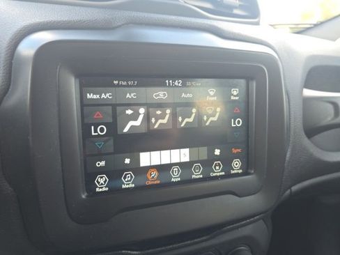 Used 2019 Jeep Renegade Latitude image 15