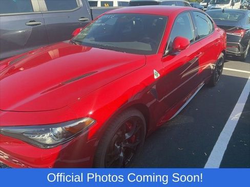Used 2018 Alfa Romeo Giulia Quadrifoglio w/ Driver Assist Dynamic Package RWD image 3