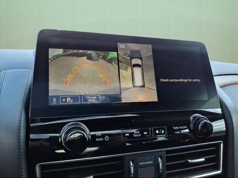 Used 2023 Nissan Armada SL w/ Captain's Chairs Package image 19