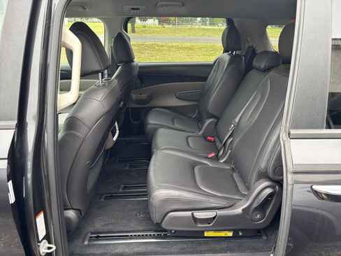 Used 2026 Kia Carnival FWD image 29