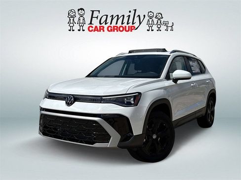 Used 2025 Volkswagen Taos SEL AWD/4WD image 1