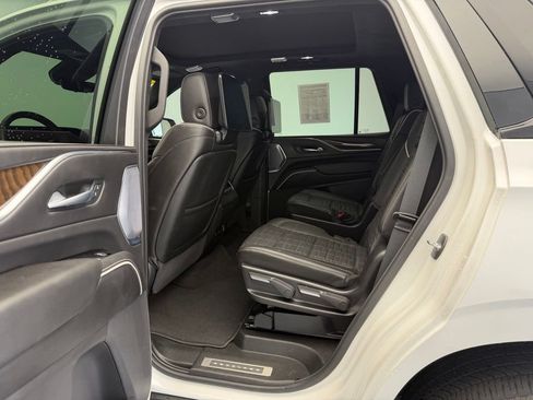 Used 2024 Cadillac Escalade Sport Platinum w/ LPO, ONYX Package AWD/4WD image 7