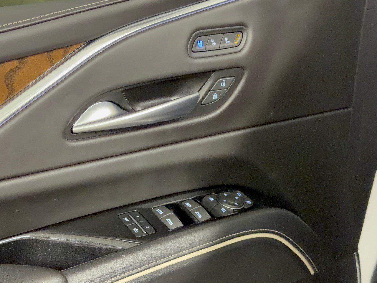 Certified 2023 Cadillac Escalade Sport Platinum w/ LPO, ONYX Package AWD/4WD image 15