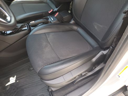 Used 2022 Buick Encore Preferred AWD/4WD image 19