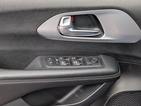 Used 2019 Chrysler Pacifica Touring-L w/ S Appearance Package FWD image 24