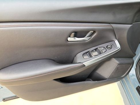 Used 2024 Nissan Sentra SR FWD image 13