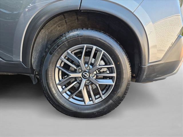 Used 2023 Nissan Rogue S AWD/4WD image 23