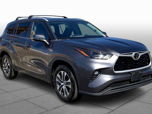 Certified 2023 Toyota Highlander XLE image 2