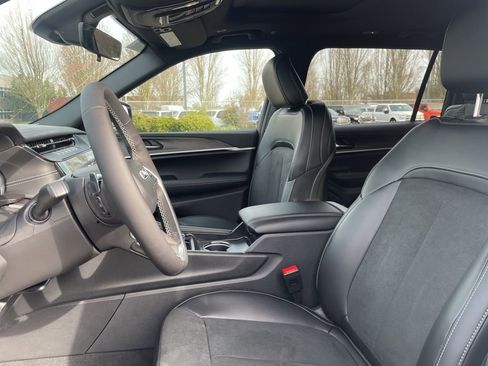 New 2026 Jeep Grand Cherokee L 4WD image 11