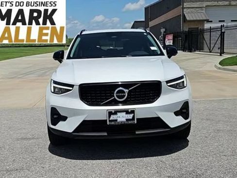 Used 2023 Volvo XC40 B4 Ultimate FWD image 3