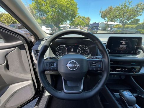 Used 2025 Nissan Rogue SV AWD/4WD image 35