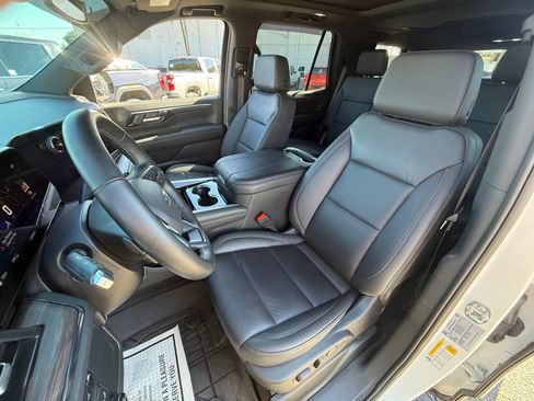 Used 2025 Chevrolet Tahoe Z71 w/ Comfort Package AWD/4WD image 13