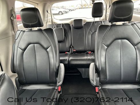 Used 2024 Chrysler Pacifica Touring-L FWD image 35